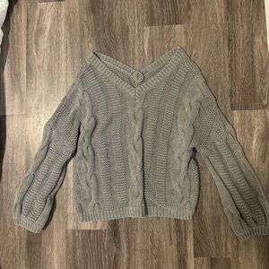 Amazon Gray oversized V neck Cable knit sweater in size small